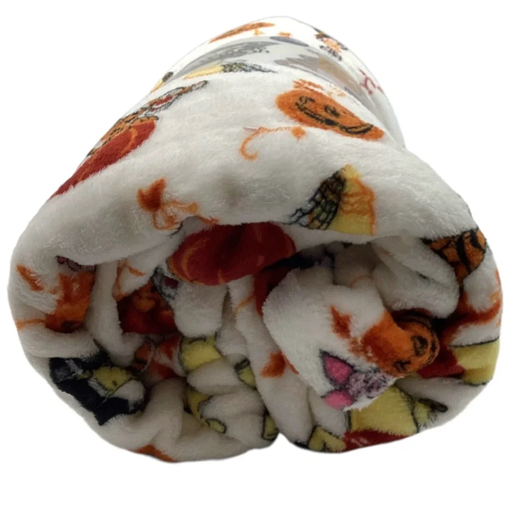 Disney's Halloween Oversized Supersoft Printed Plush “Winnie the Pooh” Blanket